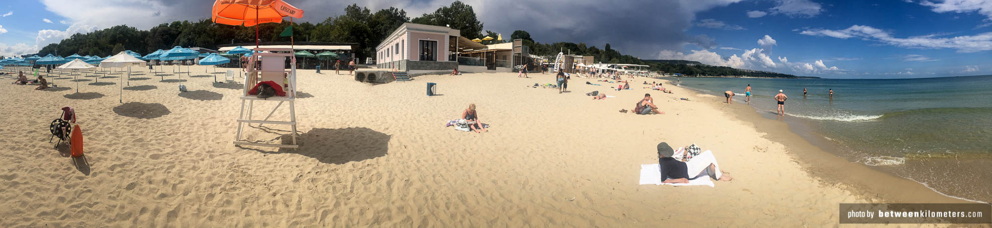 Jedno z ładniejszych miast na naszej trasie, w którym byliśmy zaledwie 1,5 godziny. Zatrzymaliśmy się ogarnąć trochę tamtejszej waluty i zjeść obiad na plaży. Pierwszy raz w życiu smakowały mi małże :))) Może to już czas aby spróbować ponownie z owocami morza? Jedno z ładniejszych miast na naszej trasie, w którym byliśmy zaledwie 1,5 godziny. Zatrzymaliśmy się ogarnąć trochę tamtejszej waluty i zjeść obiad na plaży. Pierwszy raz w życiu smakowały mi małże :))) Może to już czas aby spróbować ponownie z owocami morza?