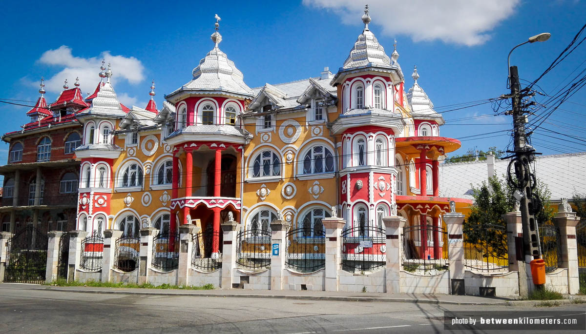 Cyganie mają rozmach budując swoje domy. Huedin, Rumunia Cyganie mają rozmach budując swoje domy. Huedin, Rumunia