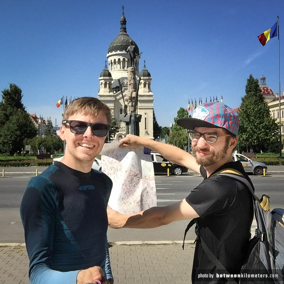 Widok na Catedrala Adormirea Maicii Domnului. Szybkie zwiedzanie miasta i dalej w drogę. Cluj Napoka, Rumunia Widok na Catedrala Adormirea Maicii Domnului. Szybkie zwiedzanie miasta i dalej w drogę. Cluj Napoka, Rumunia