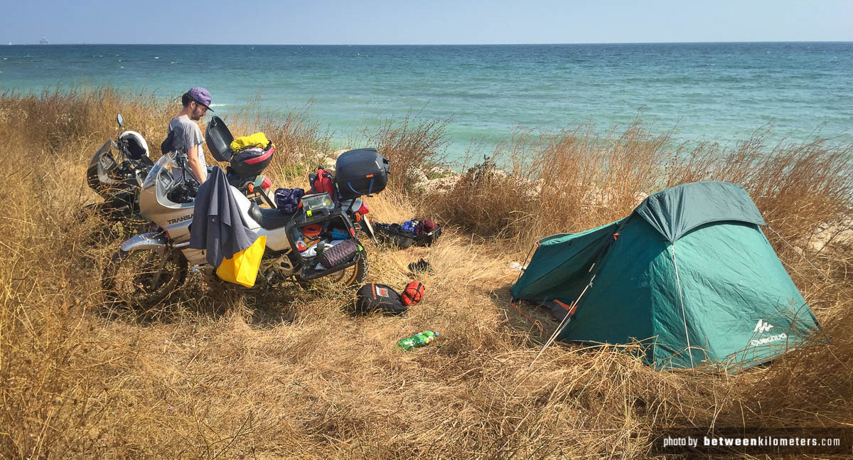 Obóz nad Morzem Czarnym. Uwielbiam takie miejscówki. Niedaleko był dziki kamping. Obóz nad Morzem Czarnym. Uwielbiam takie miejscówki. Niedaleko był dziki kamping.
