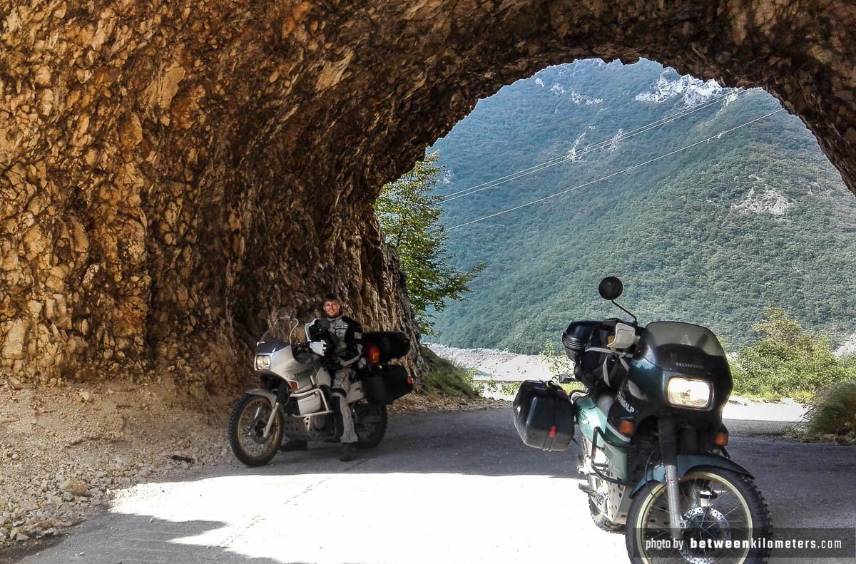 Byliśmy podekscytowani. Ta trasa miała okazać się ukoronowaniem naszej podróży. W sumie czuliśmy już, że to droga powrotna. Kanion Pivy, Czarnogóra