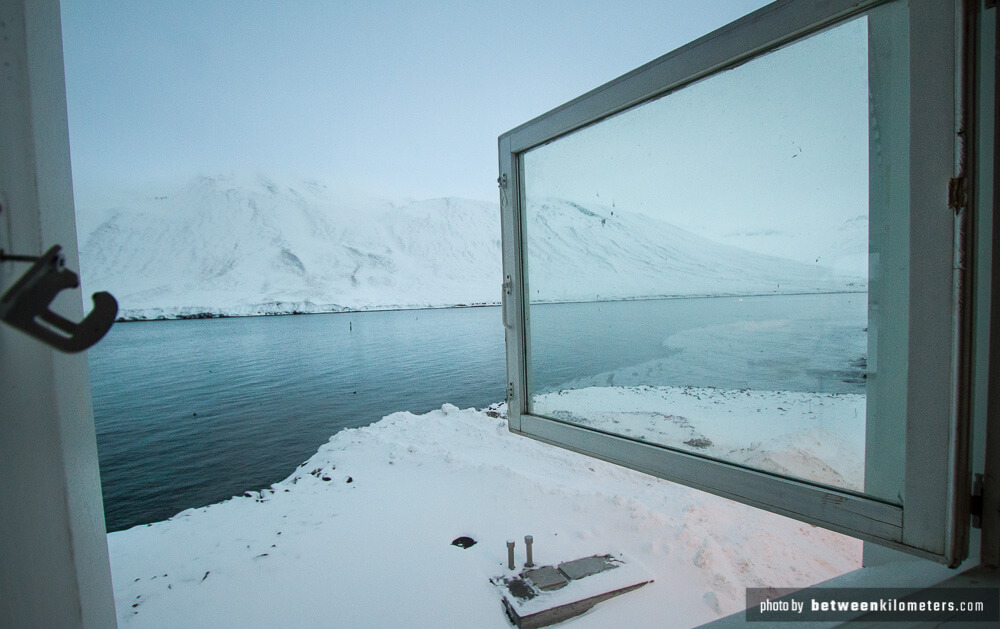 Widok na zatokę Siglufjörður Widok z okna naszego miejsca do spania w Siglufjordur